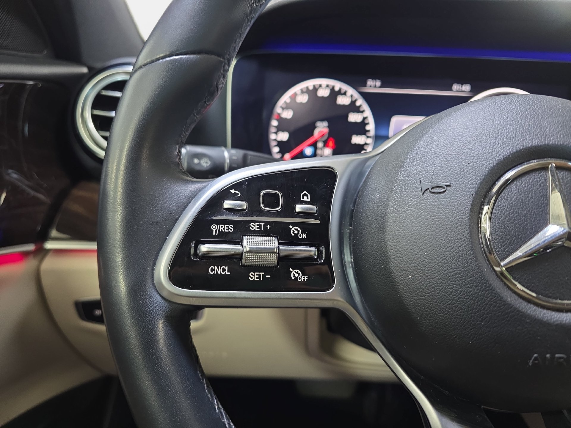 Certified 2020 Mercedes-Benz E 350 4MATIC Sedan image 17