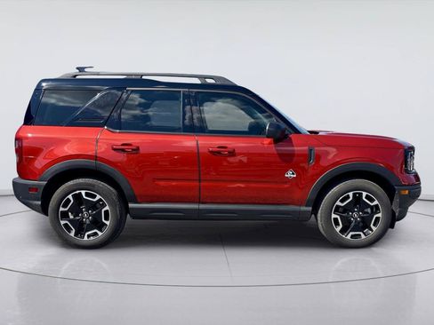 Used 2024 Ford Bronco Sport Outer Banks w/ Tech Package AWD/4WD image 2
