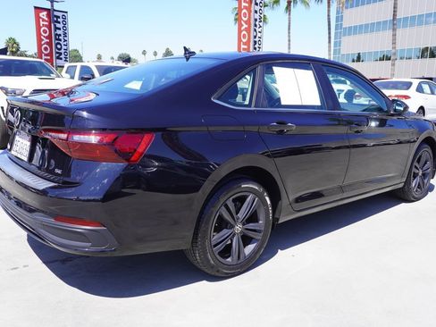 Used 2023 Volkswagen Jetta SE FWD image 7