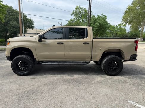 Used 2022 Chevrolet Silverado 1500 Custom Trail Boss w/ LPO, Dark Essentials Package AWD/4WD image 8