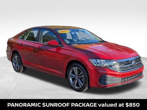 Used 2023 Volkswagen Jetta SE w/ Panoramic Sunroof Package image 4