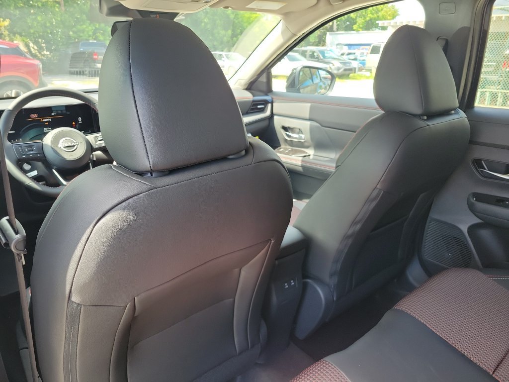 New 2027 Nissan Kicks SR FWD image 16
