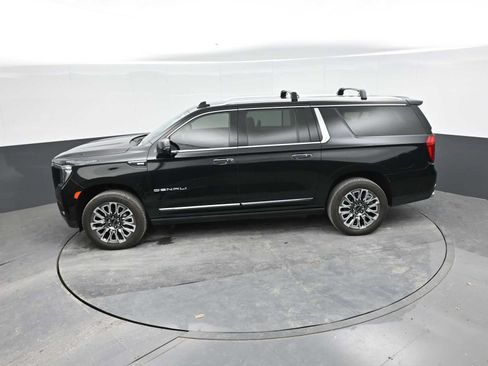 Used 2023 GMC Yukon XL Denali Ultimate AWD/4WD image 38