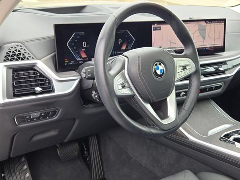 Used 2023 BMW X7 xDrive40i w/ Premium Package AWD/4WD image 39