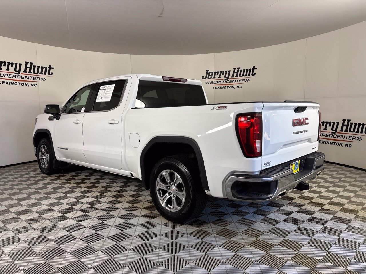 Used 2023 GMC Sierra 1500 SLE AWD/4WD image 6