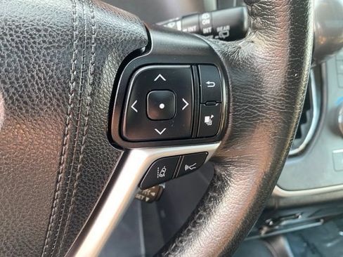 Used 2020 Toyota Sienna SE w/ SE Preferred Package FWD image 21