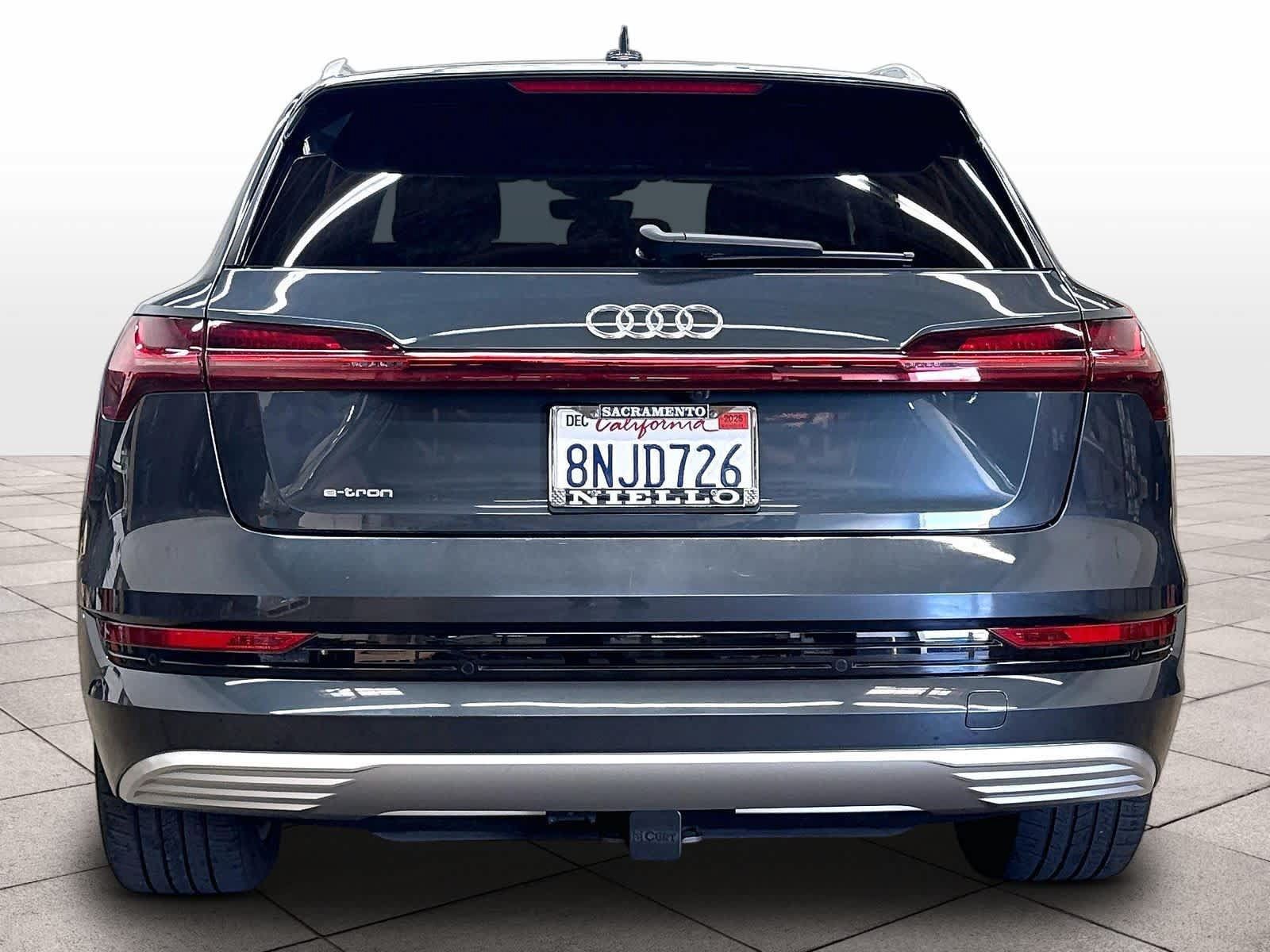 Used 2019 Audi e-tron Prestige w/ Prestige Package AWD/4WD image 7