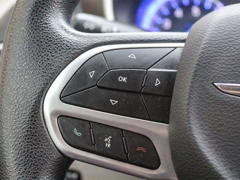 Used 2021 Chrysler Voyager Lxi image 32