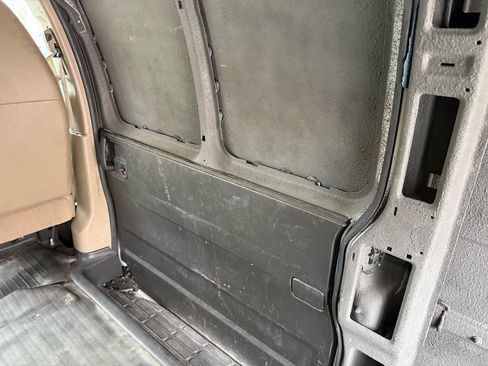 Used 2015 Chevrolet Express 2500 RWD image 23