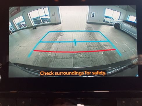 Used 2023 Toyota Highlander XLE image 24