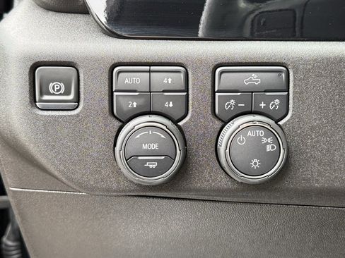 Used 2025 Chevrolet Silverado 1500 LT image 26