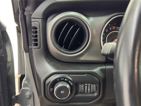 Used 2022 Jeep Wrangler Unlimited Sport image 24