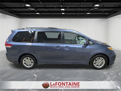 Used 2013 Toyota Sienna XLE image 6