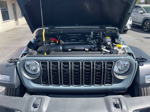 Used 2025 Jeep Wrangler Sport AWD/4WD image 22