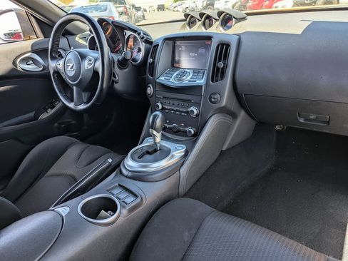 Used 2017 Nissan 370Z Coupe RWD image 34