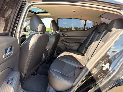 Used 2022 Nissan Altima 2.5 SR w/ Midnight Edition Package FWD image 5
