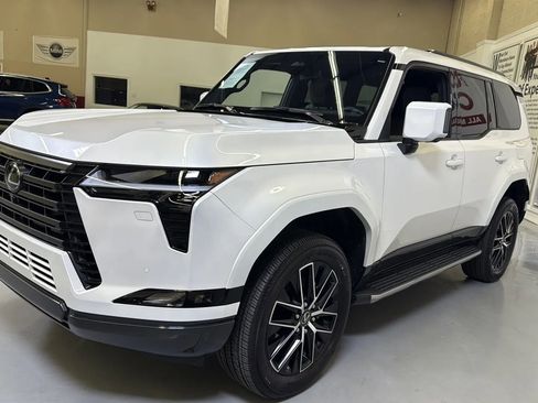 Used 2024 Lexus GX 550 w/ Accessory Package (2T) image 5