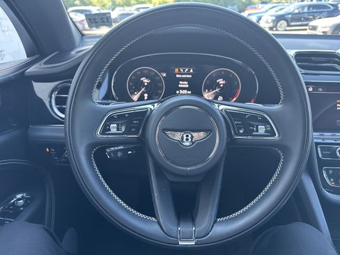 Used 2022 Bentley Bentayga image 19