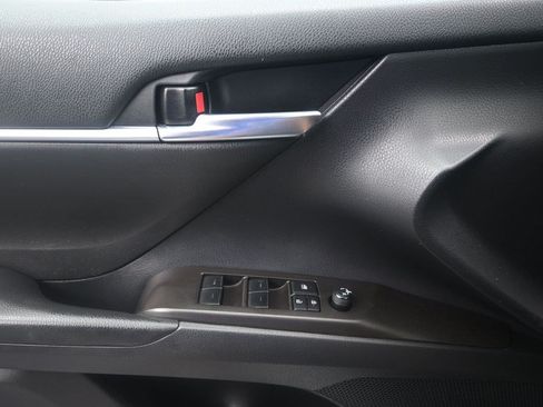 Used 2022 Toyota Camry SE FWD image 18