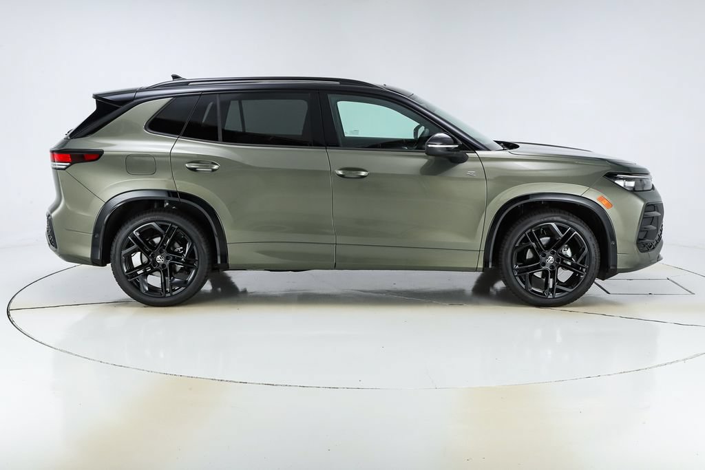 New 2026 Volkswagen Tiguan SE R-Line FWD image 49