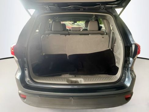 Used 2019 Toyota Highlander LE FWD image 29