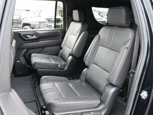 Used 2023 Chevrolet Suburban RST w/ Luxury Package image 18