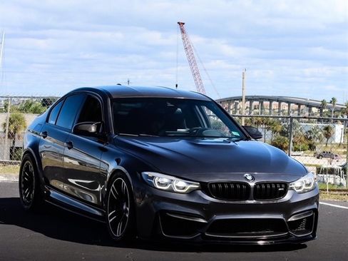 Used 2018 BMW M3 CS image 3