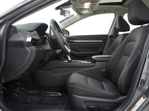 Used 2023 Nissan Altima 2.5 SV w/ SV Premium Package image 16