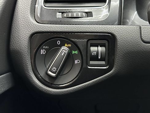 Used 2016 Volkswagen GTI SE image 25