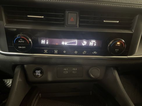 Used 2025 Nissan Rogue SV AWD/4WD image 22