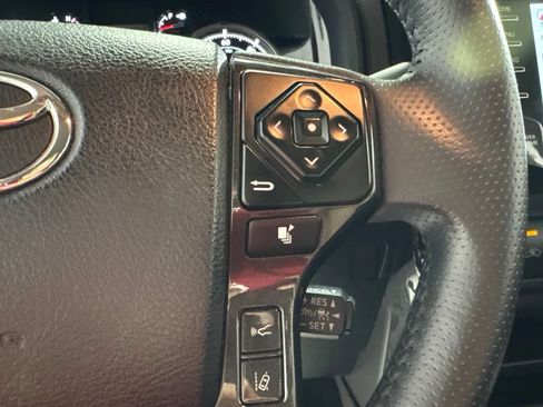 Used 2022 Toyota 4Runner TRD Off-Road Premium AWD/4WD image 36
