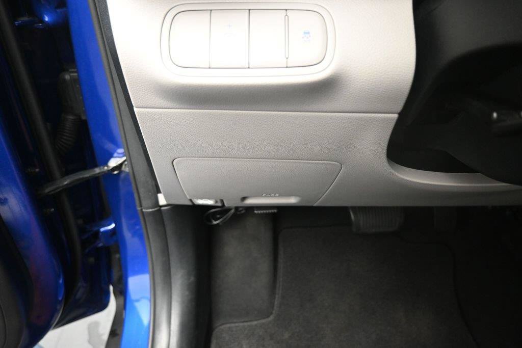 Used 2023 Hyundai Venue SEL FWD image 16