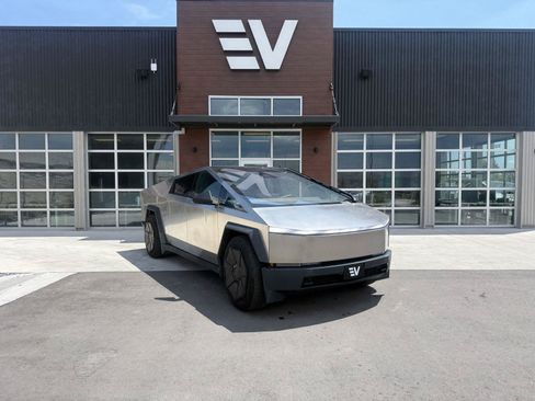 Used 2024 Tesla Cybertruck AWD Crew Cab image 1