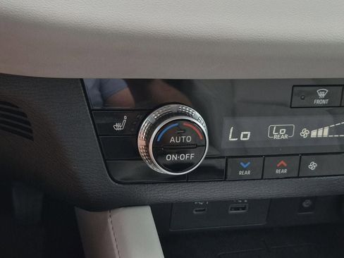 Used 2024 Mitsubishi Outlander SEL FWD image 30