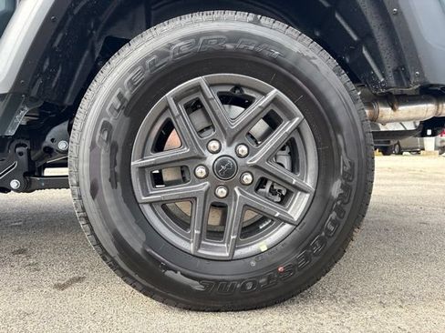 New 2026 Jeep Gladiator Sport AWD/4WD image 9
