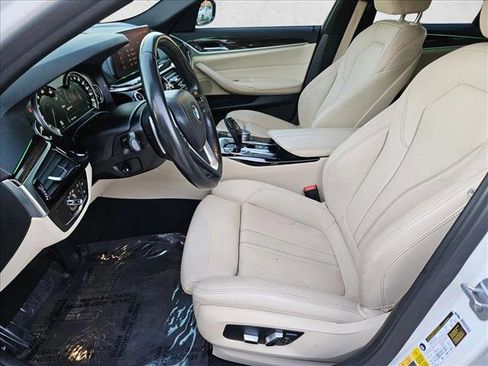 Used 2019 BMW 530e w/ Premium Package image 18