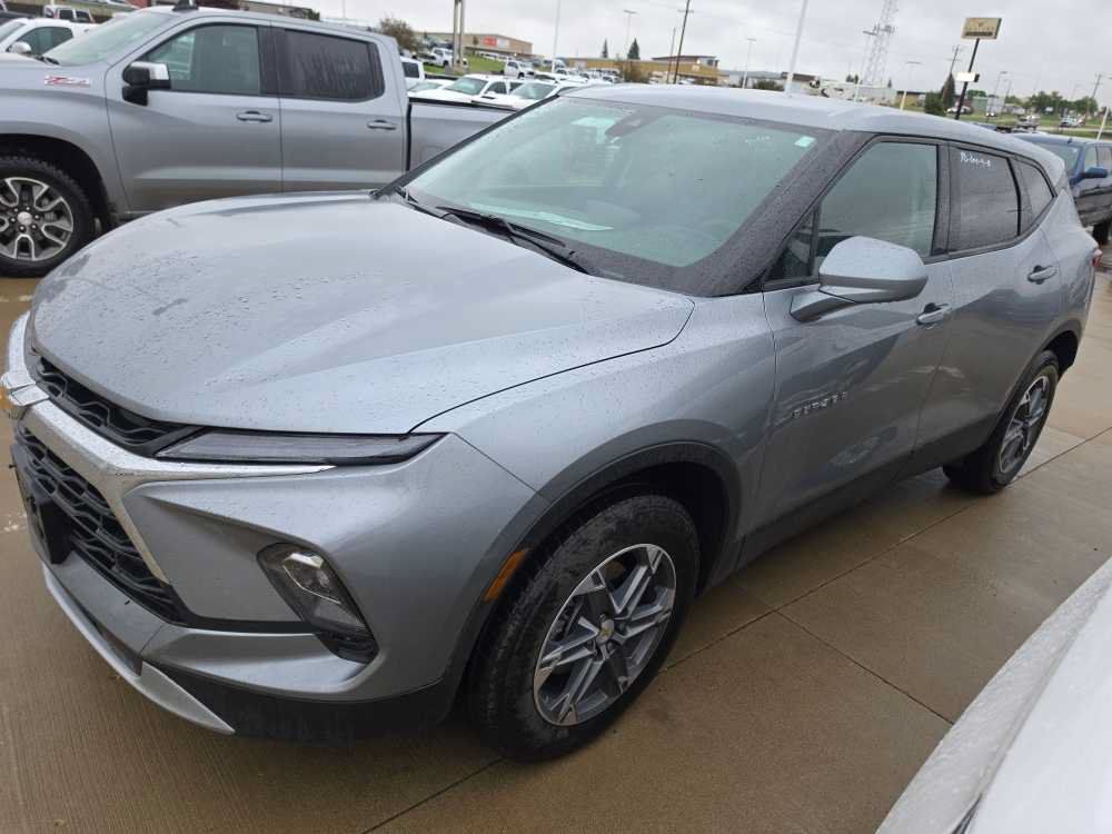 Used 2025 Chevrolet Blazer LT AWD/4WD image 1