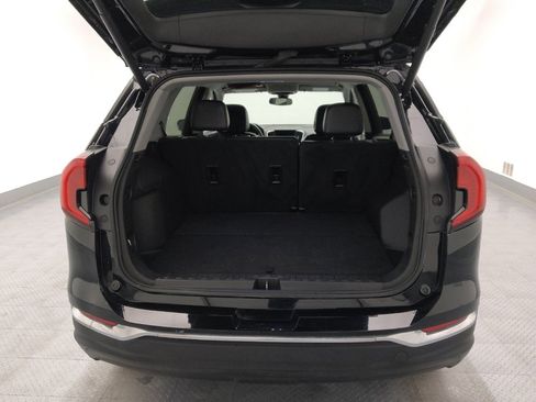 Used 2024 GMC Terrain SLT image 29