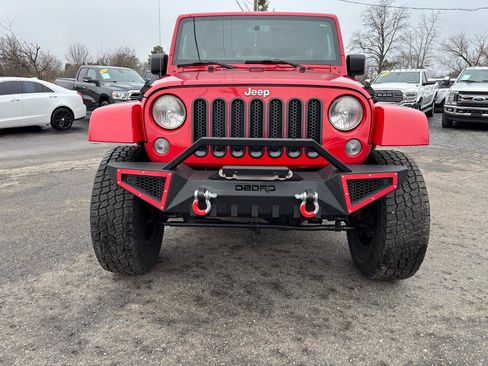 Used 2014 Jeep Wrangler Unlimited Sahara w/ Dual Top Group AWD/4WD image 8