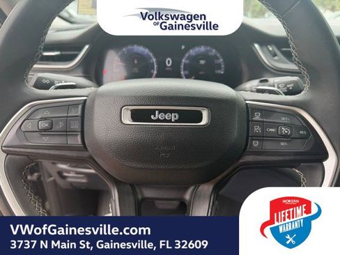 Used 2023 Jeep Grand Cherokee Laredo RWD image 24