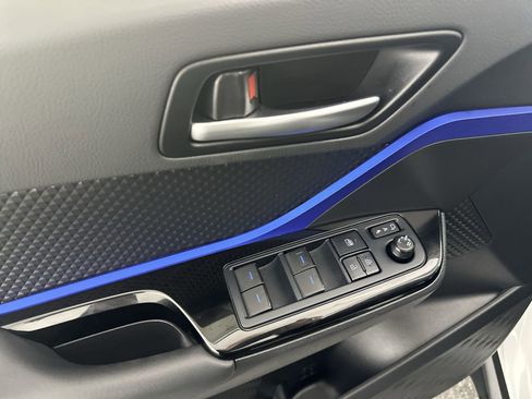 Used 2022 Toyota C-HR XLE image 13