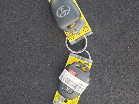 Used 2023 Toyota Corolla Cross L AWD/4WD image 30