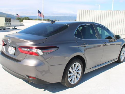 Certified 2022 Toyota Camry LE FWD image 3