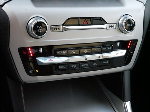 Used 2021 Ford Explorer XLT w/ Equipment Group 202A image 22