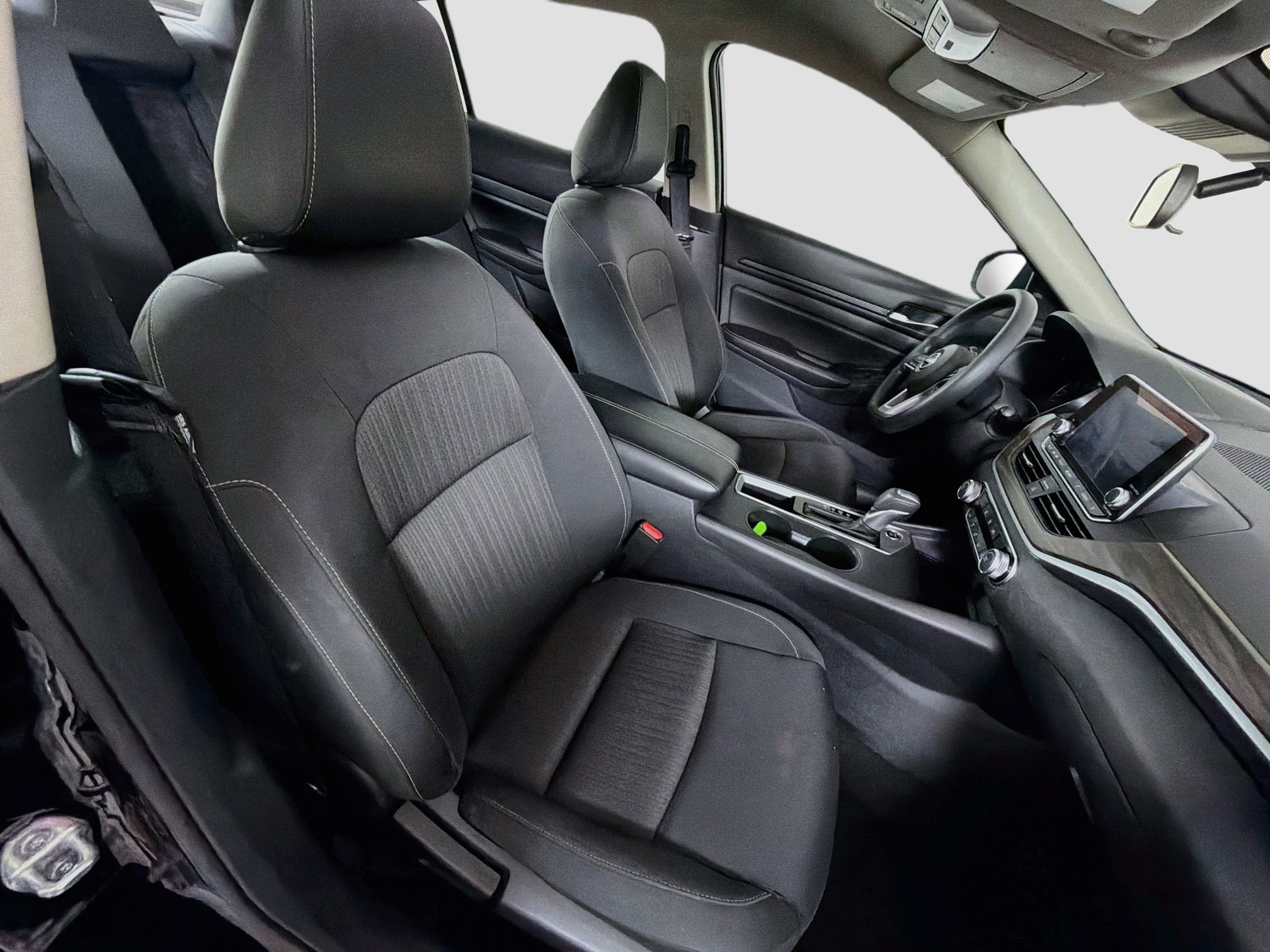 Used 2025 Nissan Altima 2.5 SV FWD image 29