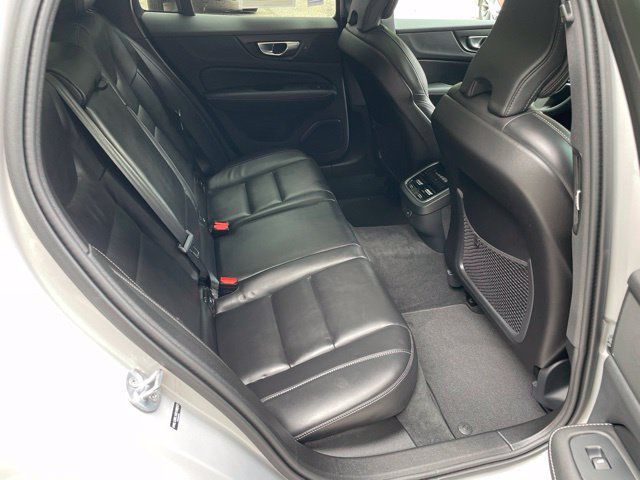 Certified 2025 Volvo V60 B5 Cross Country Ultra AWD/4WD image 15