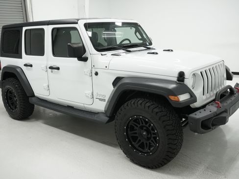 Used 2018 Jeep Wrangler Unlimited Sport S image 3