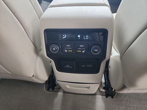 Used 2023 GMC Acadia Denali w/ Denali Technology Package AWD/4WD image 42