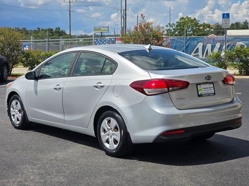 Used 2018 Kia Forte LX image 7