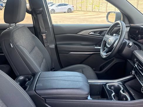 Used 2025 Chevrolet Traverse LT AWD/4WD image 32